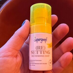 Supergoop! (Re)Setting Mist with Bright Yellow Cap